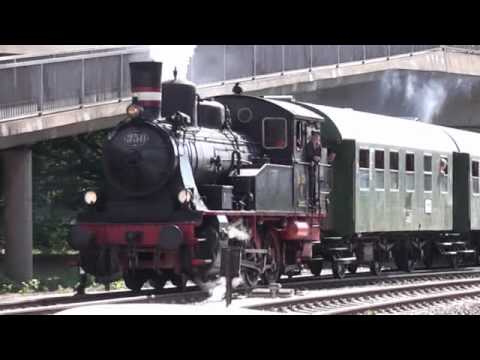 Dampflok Karoline unter der Köhlbrandbrücke auf der Rückfahrt zum Hafenmuseum Hamburg