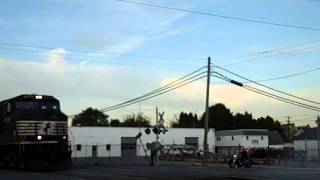 Emmaus PA NS 22V POWERS OVER 6TH STREET BNSF TRAILER (Nice Horn)