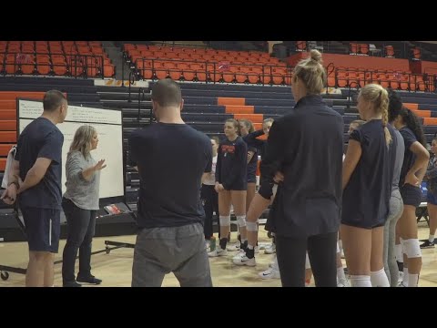 Illini Volleyball | Paralympian Nichole Millage Meets Team