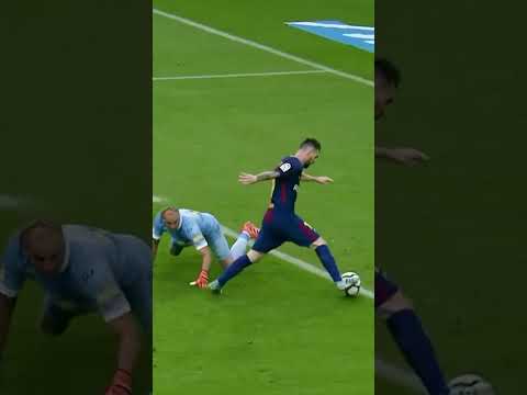 #Messi#LeoMessi#SportVideos#FootballLegend#SoccerSkills#GOAT#FootballHighlights