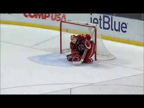Tomas Vokoun lets in a goal from center ice
