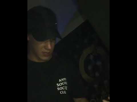 Klinac hvata Zoi za dupe