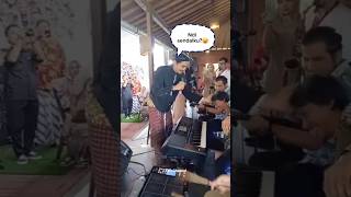 Download lagu Kelakuan Sahabat sejati, Eross disambit sendal Duta gesss 🤣 #so7 #sheilaon7 #dutaso7 #eross mp3