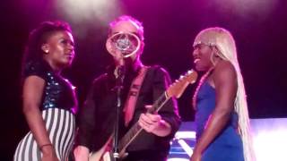 Elvis Costello performs "Alison" with backup singers Kitten Kuroi and Yahzarah . SMOKIN' HOTT !