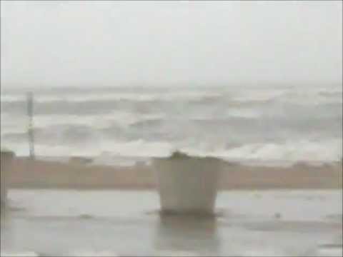 Hurricane Tropical Storm IRENE on the coast of Bridgeport CT SEA SIDE PARK  BIG WAVES!! 8/28/11