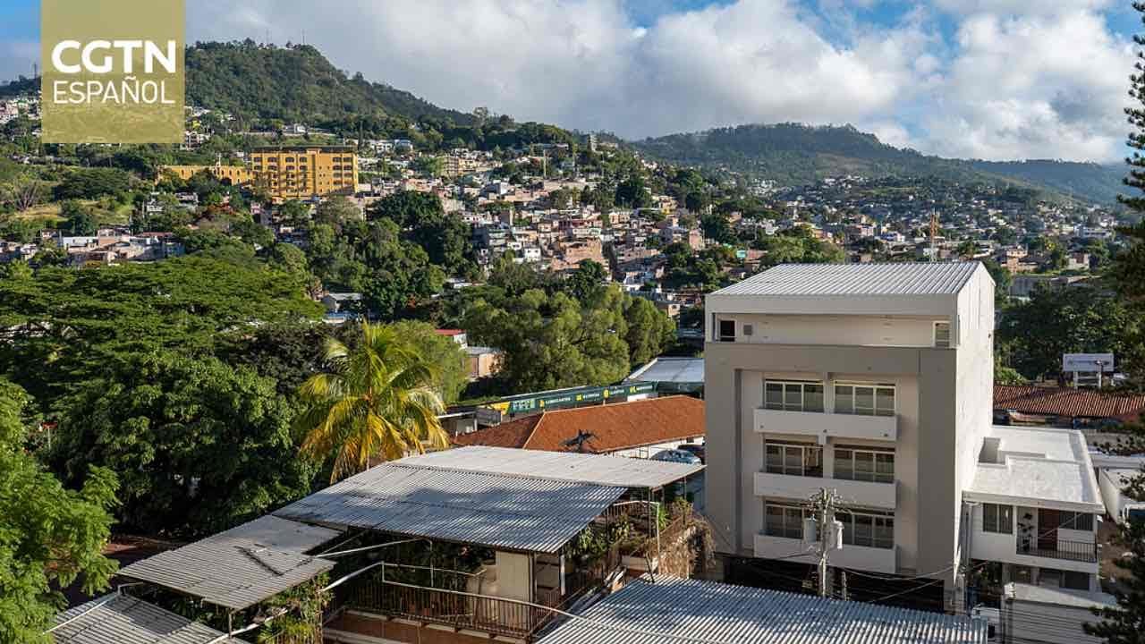 Instituto Confucio presenta oficialmente su mascota Chen Chen
