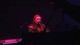 Tori Amos - Dallas2001 - 06 - Sweet Dreams