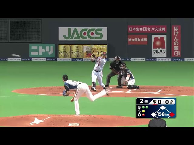 2回表 ジャイアンツ・亀井 ファイターズ・大谷の投じた158キロを打ち返し先制タイムリーヒット!!  2014/6/11 F-G