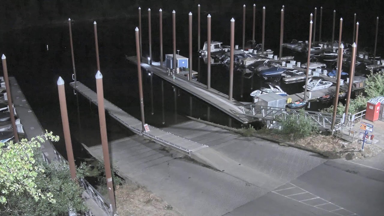 Live webcam view of Boones Ferry Marina Boat Cam
