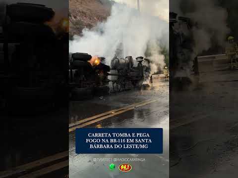 CARRETA CARREGADA DE MADEIRA TOMBA E PEGA FOGO NA BR-116, EM SANTA BÁRBARA DO LESTE