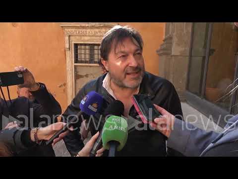 Friends and colleagues remember Minà at the funeral chapel in the Capitoline Hill.