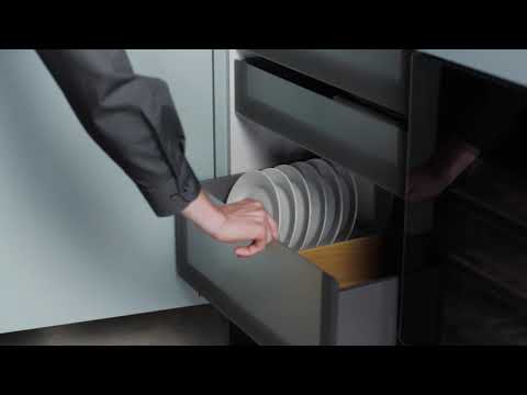 next125 | Internal pull-out front glass panel