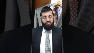 האם יש ענין ללבוש בגדי שבת בפורים? הרב אושרי אזולאי (קו ההלכה הספרדי) - התמונה מוצגת ישירות מתוך אתר האינטרנט יוטיוב. זכויות היוצרים בתמונה שייכות ליוצרה. קישור קרדיט למקור התוכן נמצא בתוך דף הסרטון