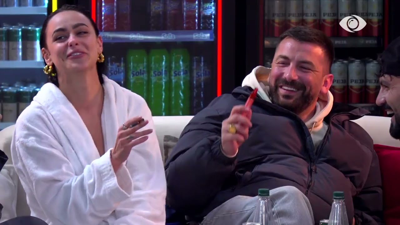 “Moj Rozana ime…”/ Në sfond vendoset kënga “Kryefjala”, Jozi dhe banorët hedhin batuta