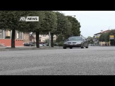 SCONTRO FRONTALE, AUTO DISTRUTTE: DUE FERITI