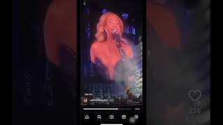 Beyoncé sings a special version of 1+1 at The Renaissance World Tour for Tia Mowry as she watches.🥹