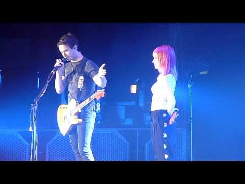 Hayley Williams Fixing Josh Farro's Mic In Newcastle