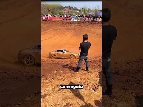 Mercedes atolado na lama — será que vai conseguir sair?