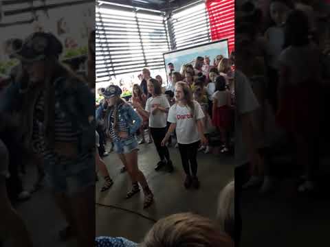 Laura&Bleona Hashani "Ejani në Party "