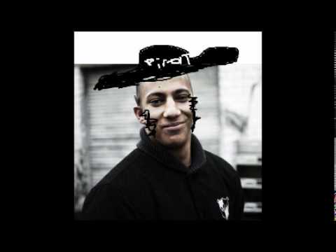 Farid Bang darf Deutsche Flagge küssen