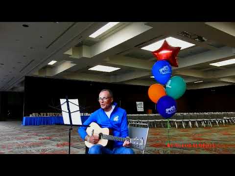 Famous marathoner Dick Beardsley presents his songs. Марафонец-бард, США