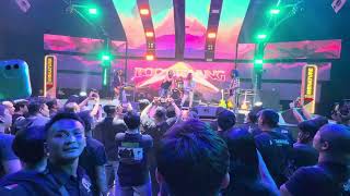Download lagu Berita Cuaca - Boomerang Reload live at Borsumi Warehouse Semarang Konser 3 Dekade 10 Mei 2024 mp3