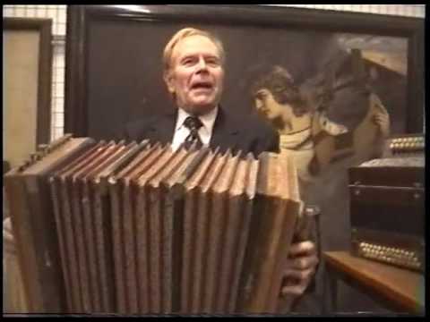 Nils Fläcke Spelar På Andrew Walters Durspel (Med klockor)