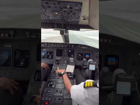 CRJ-900 landing from the cockpit