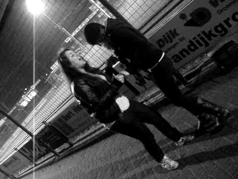 "Junk en Scaffaa dancing" "Lastpak neemt op!"