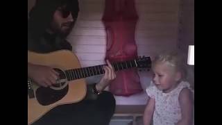 Gulddreng Synger &quot;Se Mig Lige Nu&quot; til Uffe Holms datter