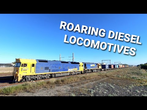 7902V ROARING - LOUD DIESEL LOCOMOTIVES AT LAVERTON!!!