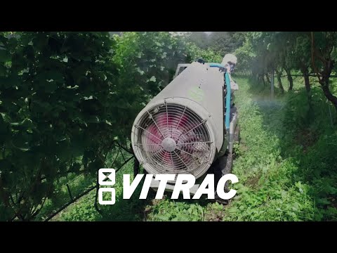 Geräteträger VITRAC: Sprüher mit hydraulisch verstellbares Gebläse