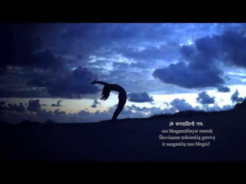Chandra Namaskara - Salutation of the Moon - Mėnulio Pasveikinimas