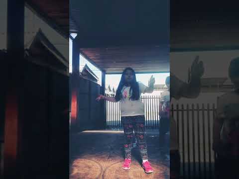 El RETO de la BOTELLA CHANEL con mis HERMANOS.