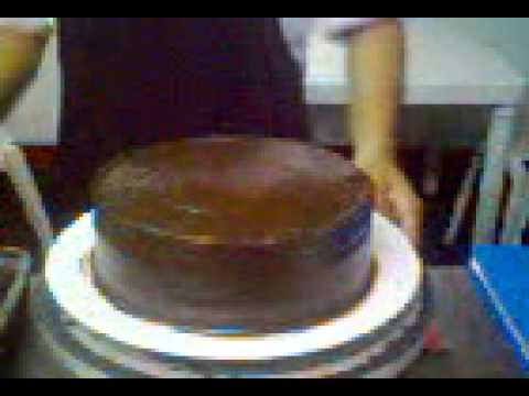 Icing cake in marios