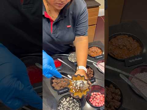 Unlimited toppings on icecream💘 #viral #trending #reels #yt #explore #food #streetfood #surat #fyp