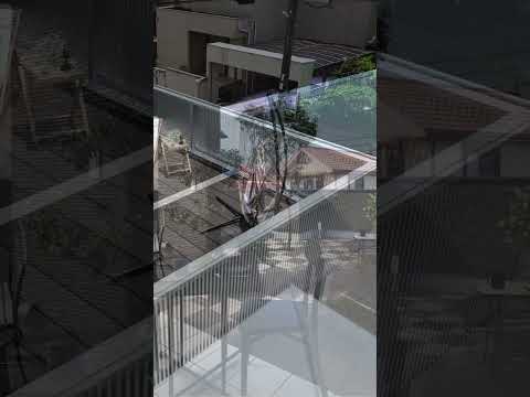 design-toit-terrasse-coin-repas-détente-chaises-longues