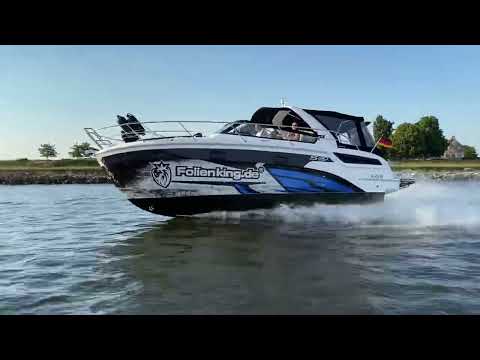 Folienking Bavaria S30 Open in Fahrt