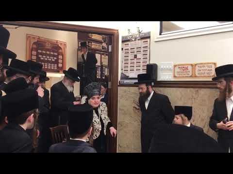Belzer rebbetzin visits beis midrash in Montreal