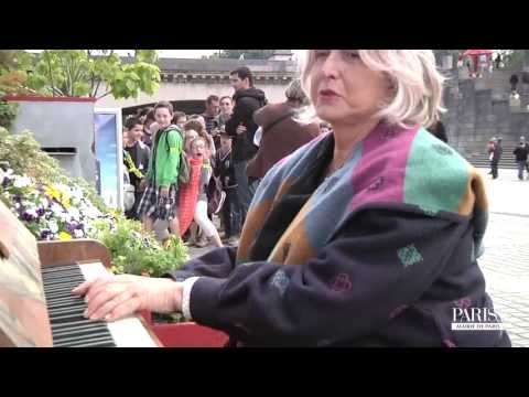 Watine : session piano voix au pied de la Tour Eiffel