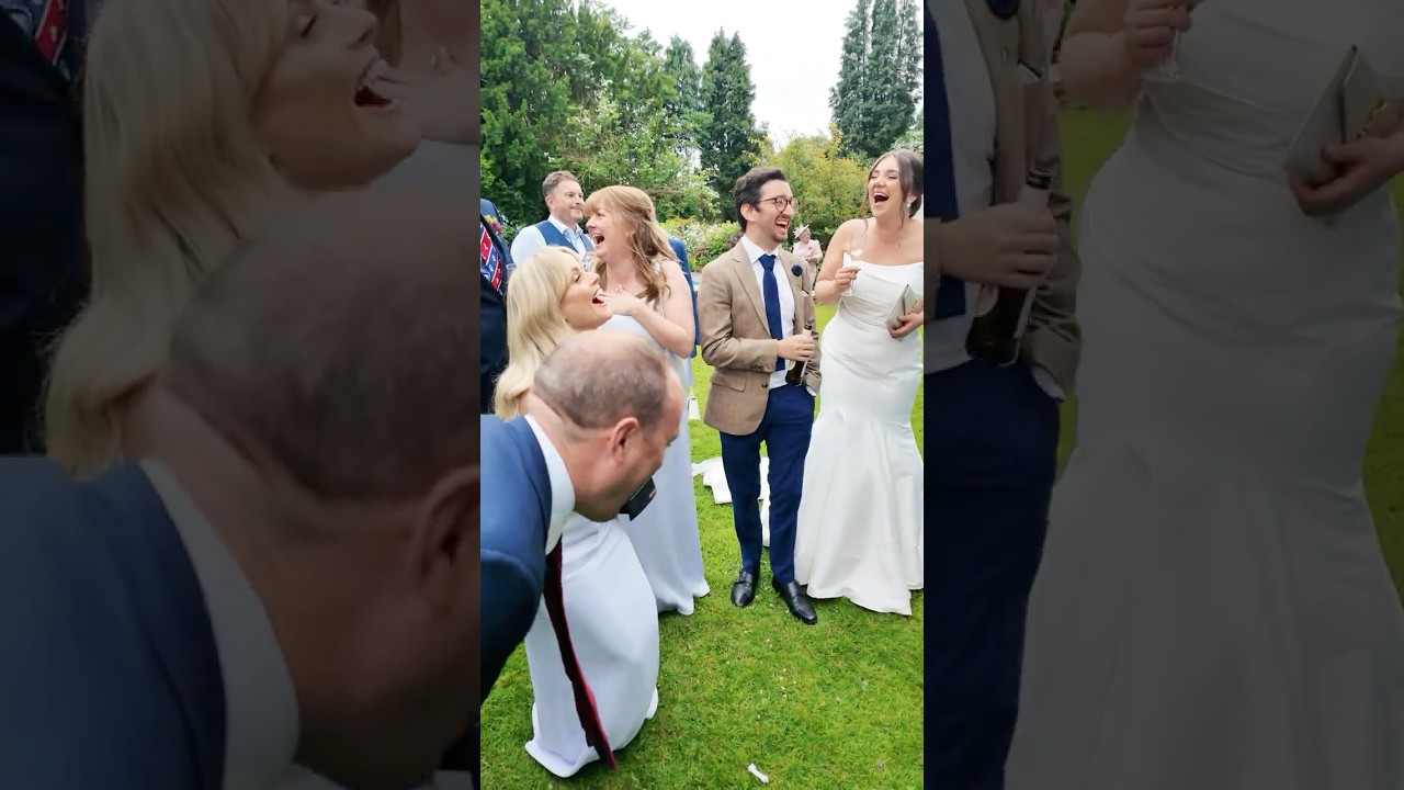 Close-up magician at a wedding - Dunwood Hall, Stoke-on-Trent