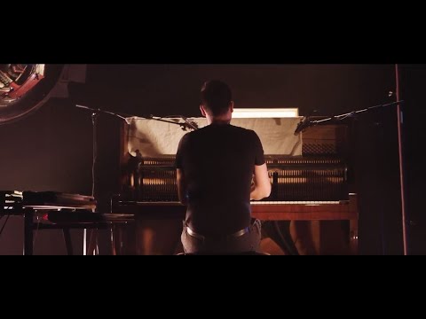 Pieter de Graaf - Hide and Seek (Official Live Video)