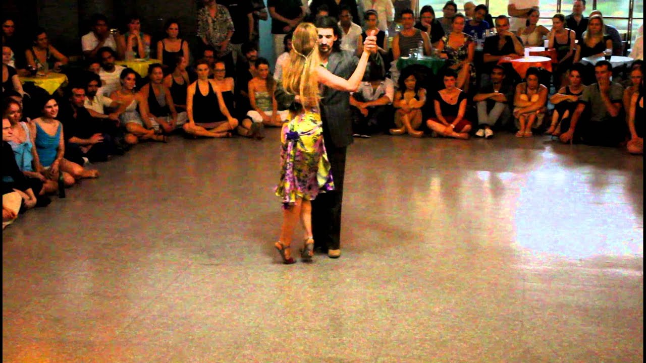 Eugenia Parrilla y Yanick Wyler bailan en Malcolm