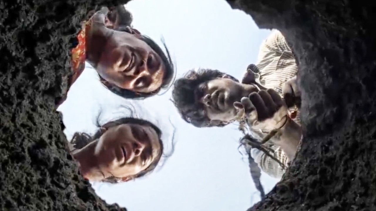 Baby Fell In Borewell - बच्ची के बोरवेल में गिरने की खबर गांव में फै?