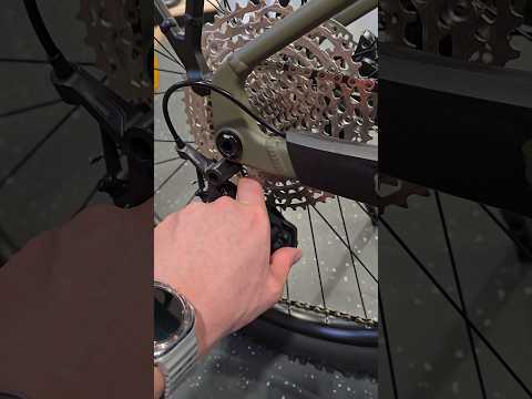 SHIMANO DEORE XT - How to turn ON your clutch🤔#shimano #howto #clutch #mtb #new #shorts #cube #ebike