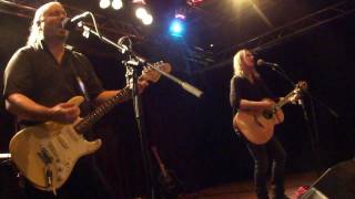 Justin Sullivan &amp; Dean White - Bad Old World