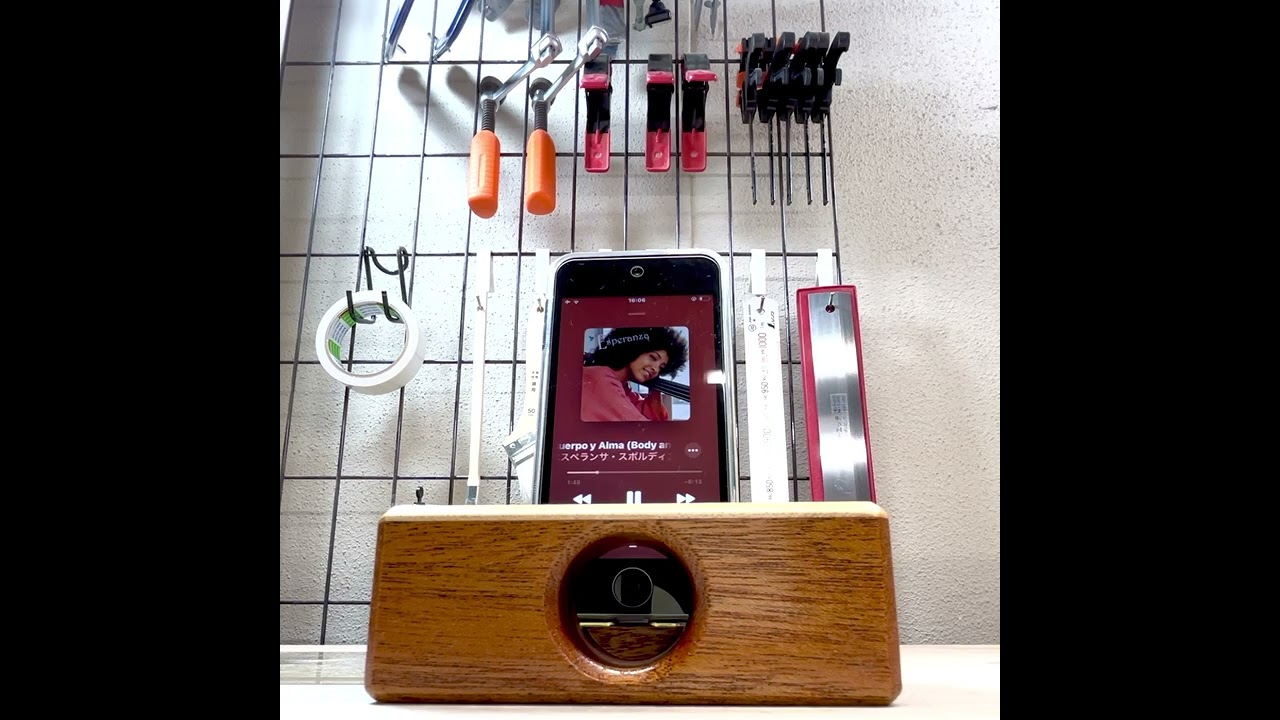 iPod stand / Sound sample