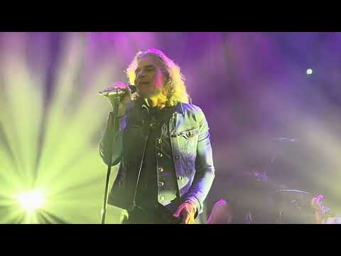 White Lion - Living On The Edge