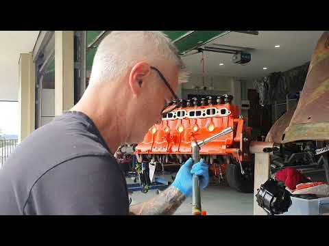 How to install head bolts and torque sequence on Holden 202 6cyl.