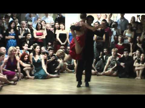  Sebastian Arce  and  Mariana Montes  are  dancing  to  the  milonga  "  No Hay Tierra Como La Mia  "